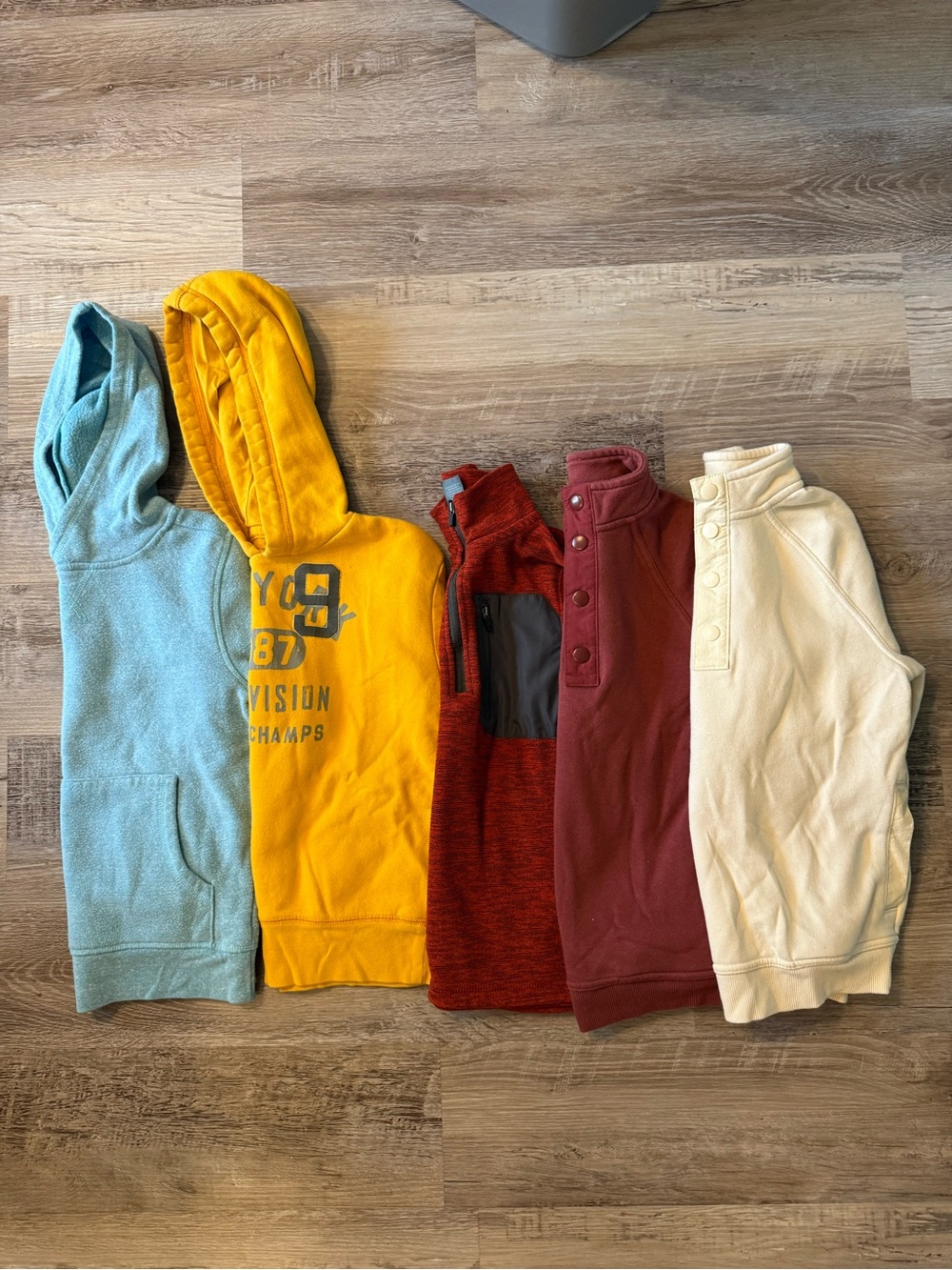 Boys Misc. Sweatshirt/Sweater Bundle Size Small (6/7)